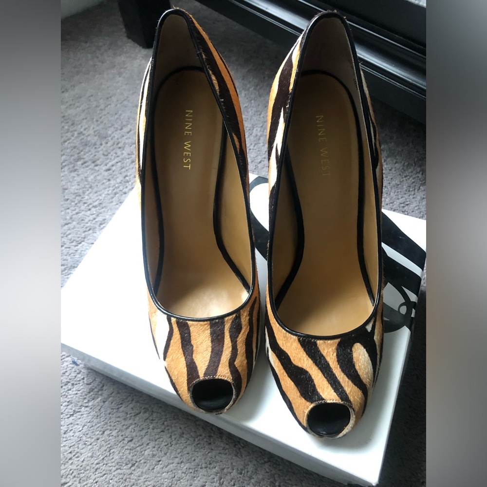 Beautiful animal print peekaboo toe heel. Definitely a statement shoe